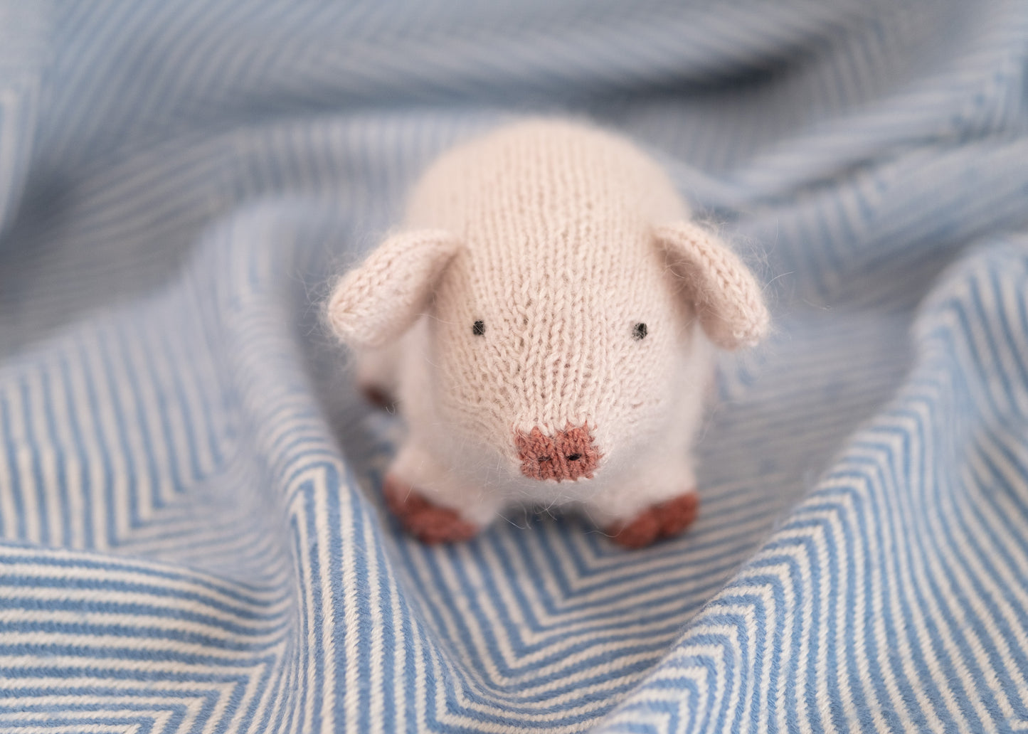 Piggy piglet - hand knitted pig