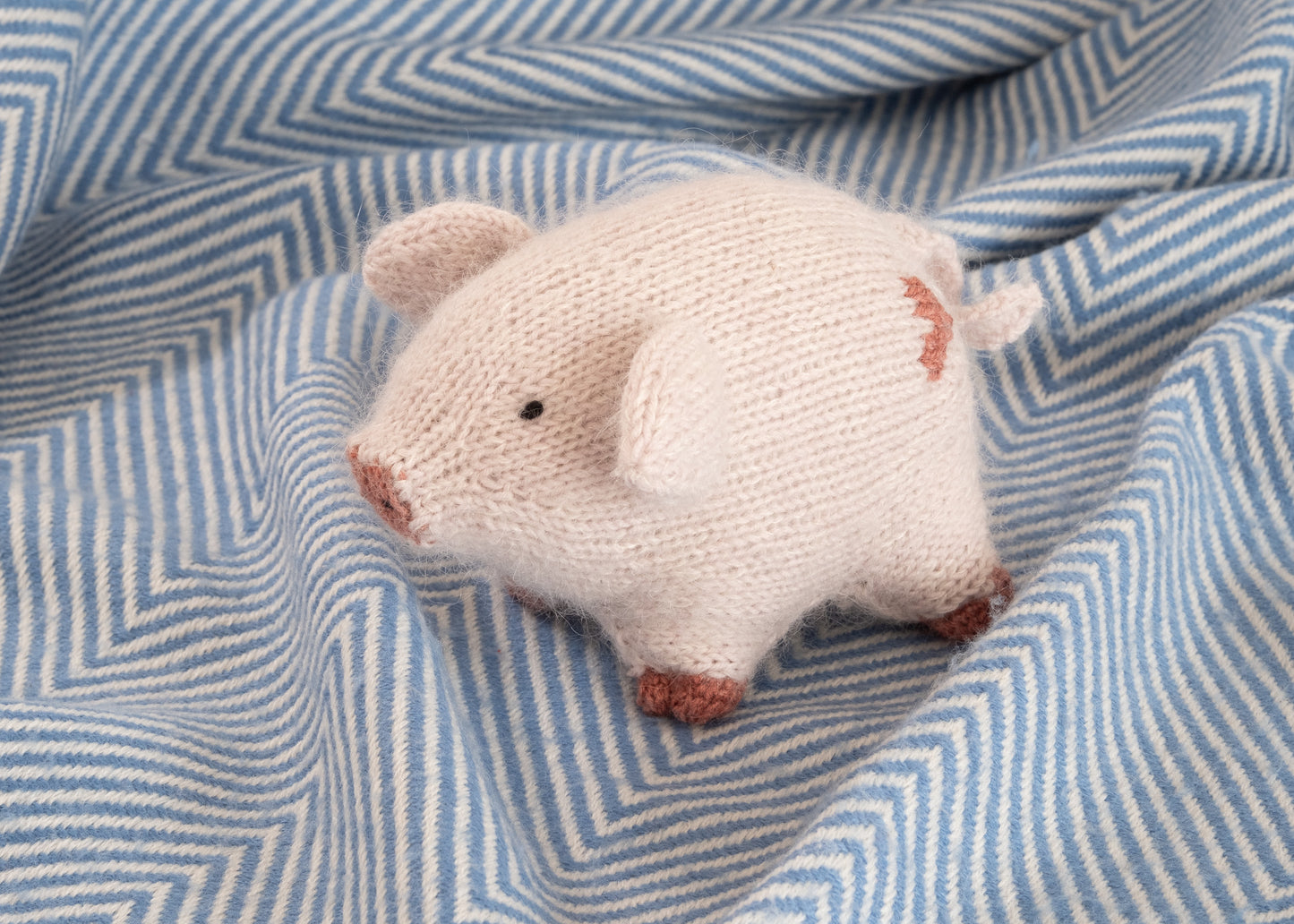 Piggy piglet - hand knitted pig