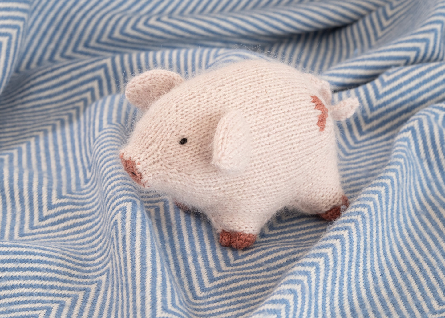 Piggy piglet - hand knitted pig