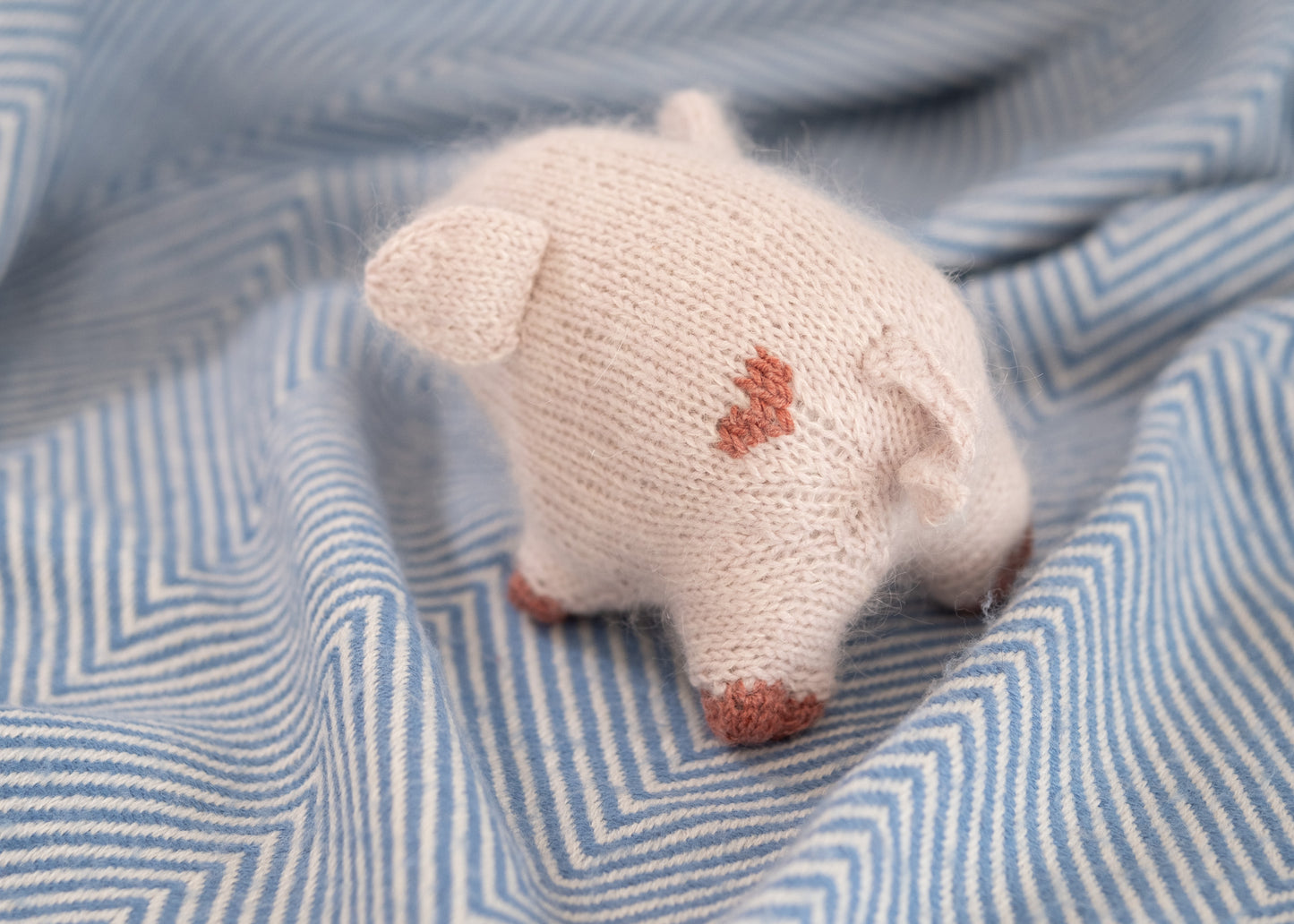 Piggy piglet - hand knitted pig