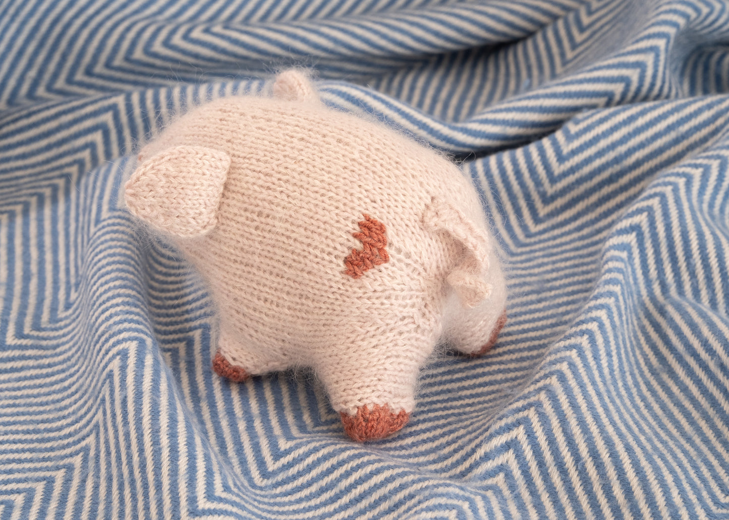 Piggy piglet - hand knitted pig