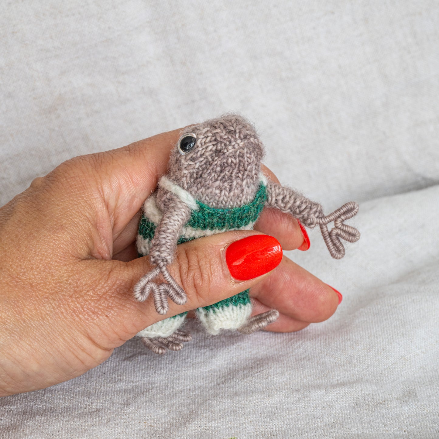 Hand-Knitted Frog and Toad Dolls - Adorable Companions for Story time Adventures