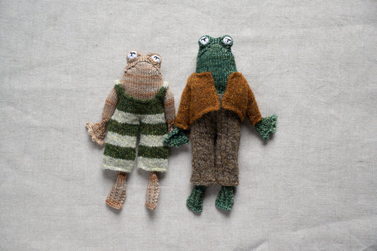 Frog and Toad from Arnold Lobel's original book.  Hand kitted or crocheted.