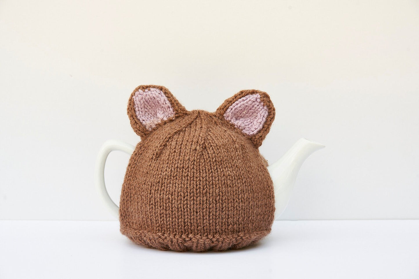 Knitted brown bear tea cosy with pom pom tail. Washable fits 1 litre teapot.