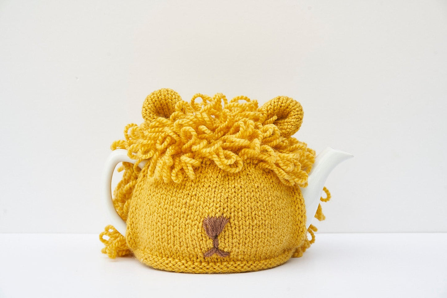 Lion tea cosy with loopy shaggy hand knitted mane for 6 cup tea pot
