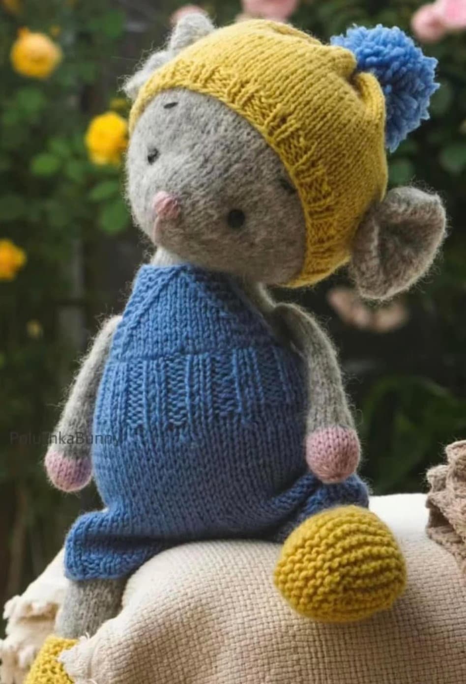 Hand Knitted Polushka Mouse
