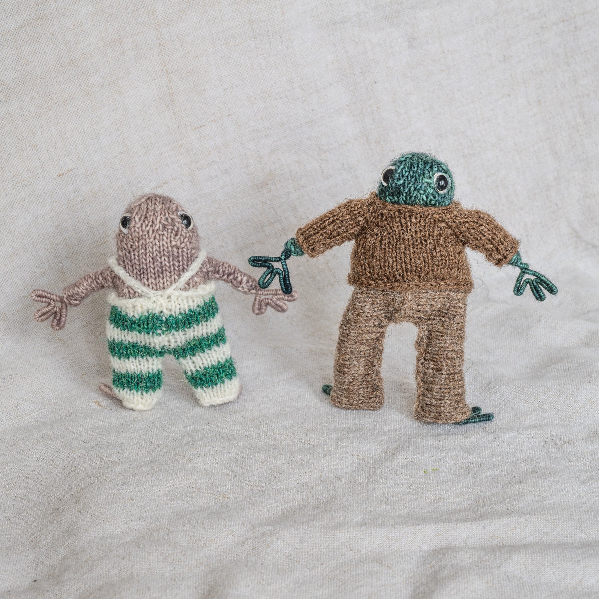 Hand-Knitted Frog and Toad Dolls - Adorable Companions for Storytime Adventures