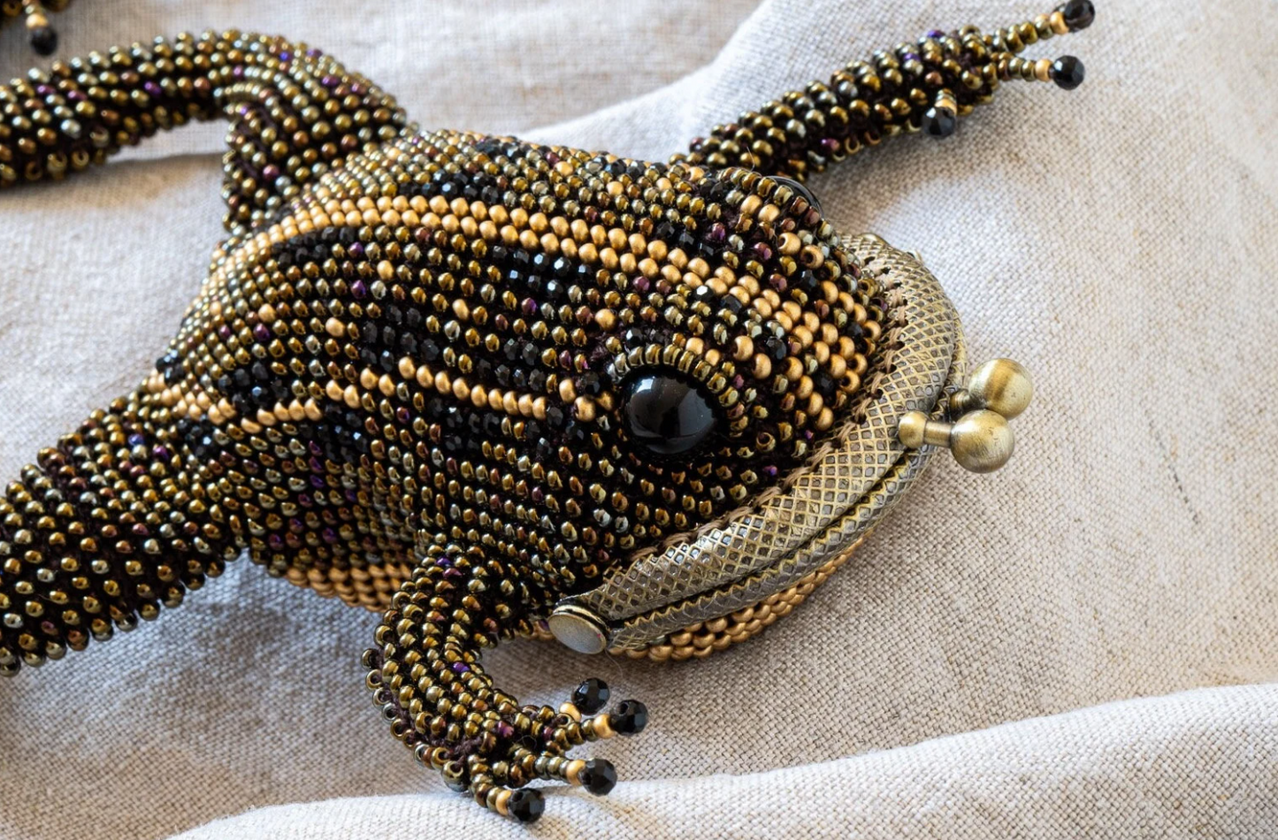 The original beaded frog coin purse