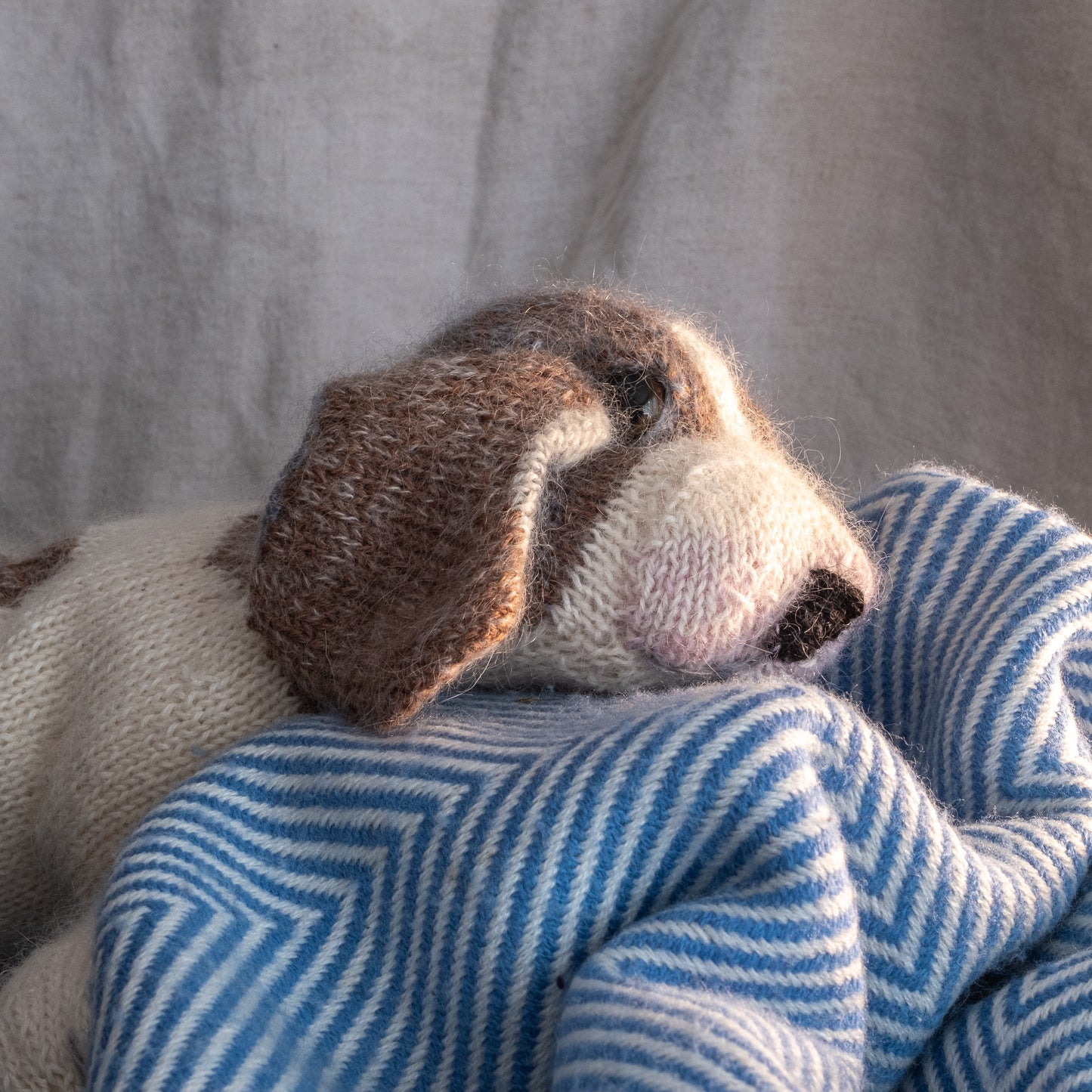 Beagle Puppy - Hand Knitted in silk and alpaca yarn