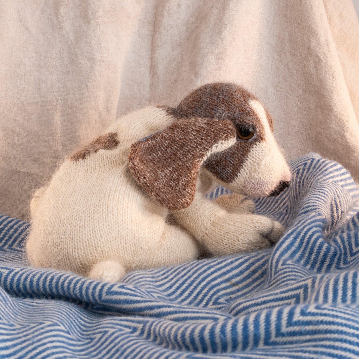 Beagle Puppy - Hand Knitted in silk and alpaca yarn