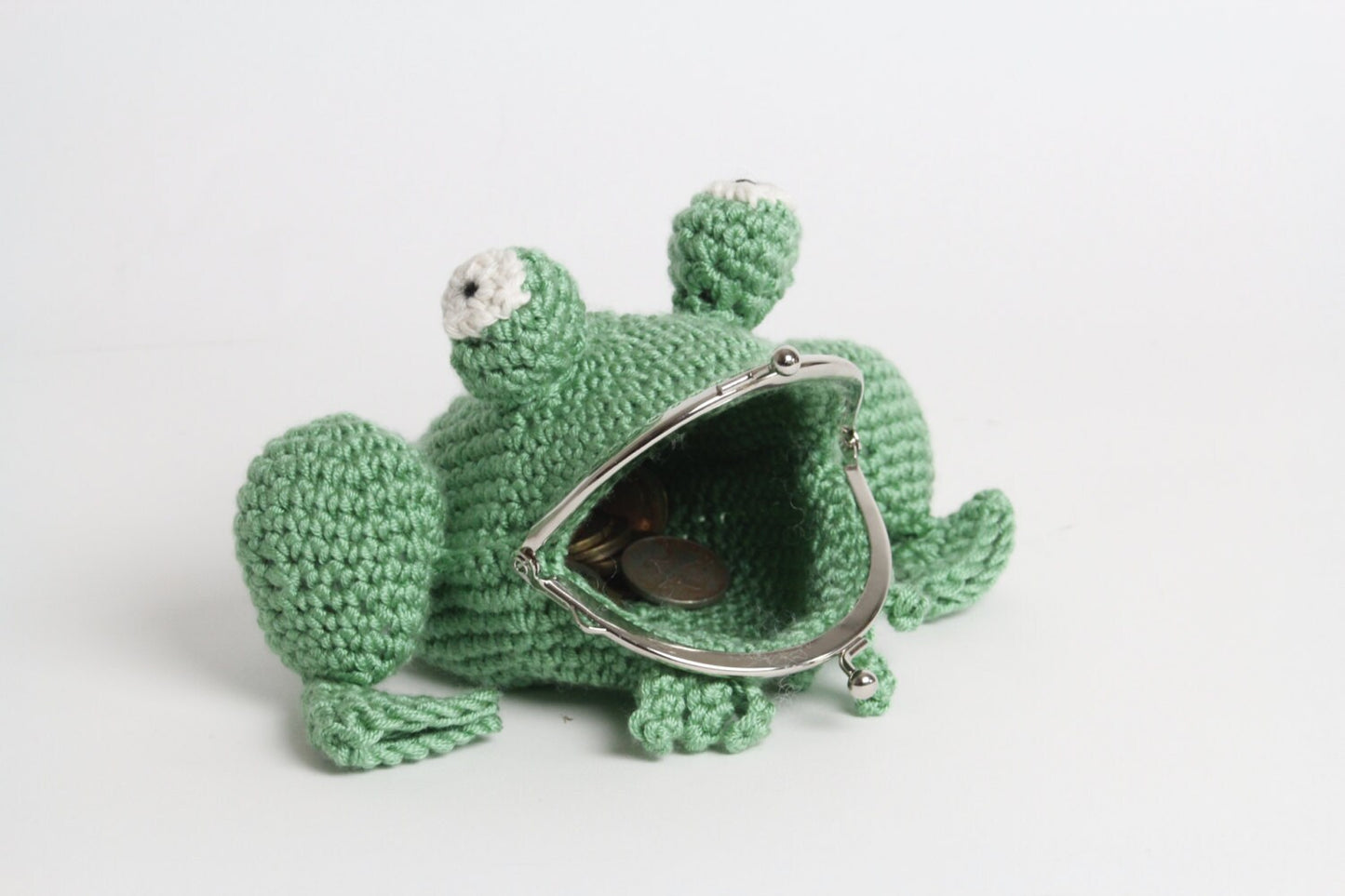 Frog crochet purse in super soft cotton yarn. Huge wide mouth ready for filling with pennies....