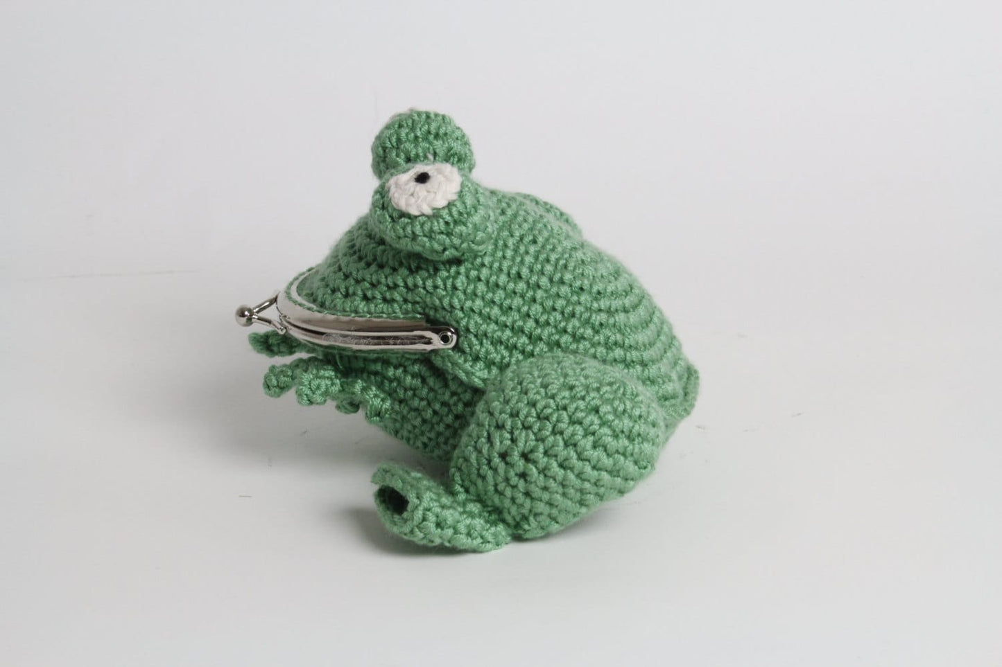 Frog crochet purse in super soft cotton yarn. Huge wide mouth ready for filling with pennies....