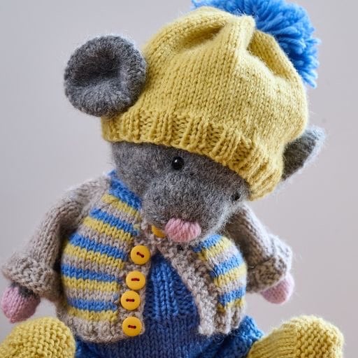 Hand Knitted Polushka Mouse